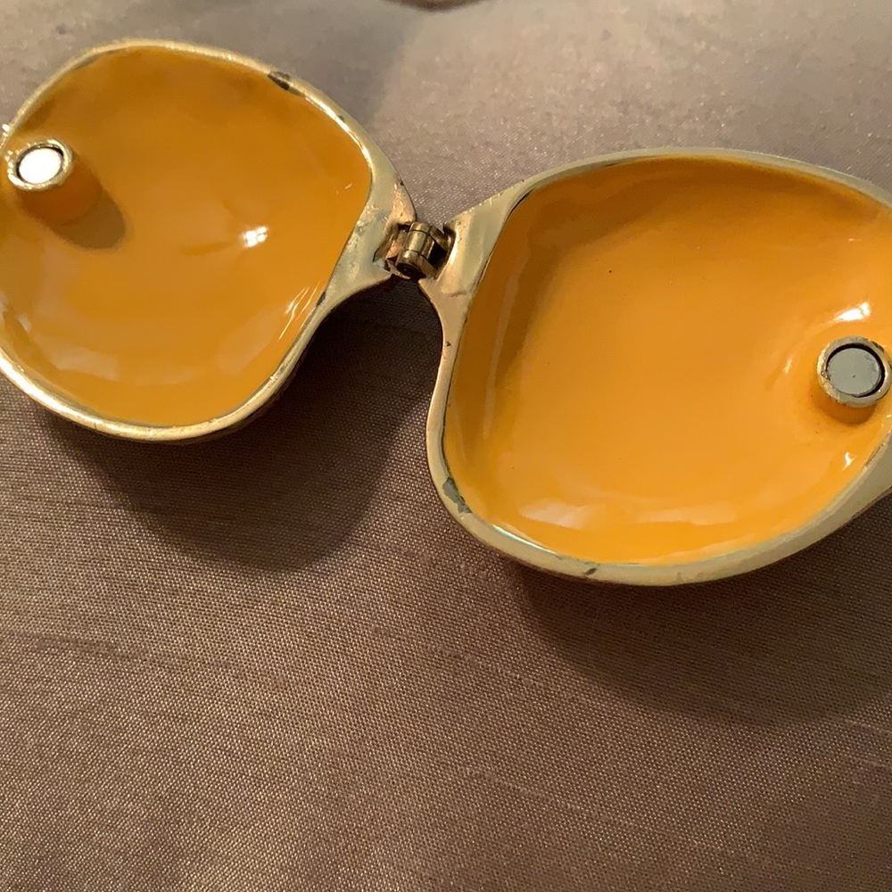 Shell Trinket Box - Picture 2 of 5